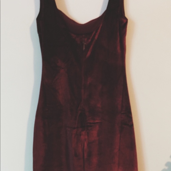 Red velvet dress - Picture 3 of 3